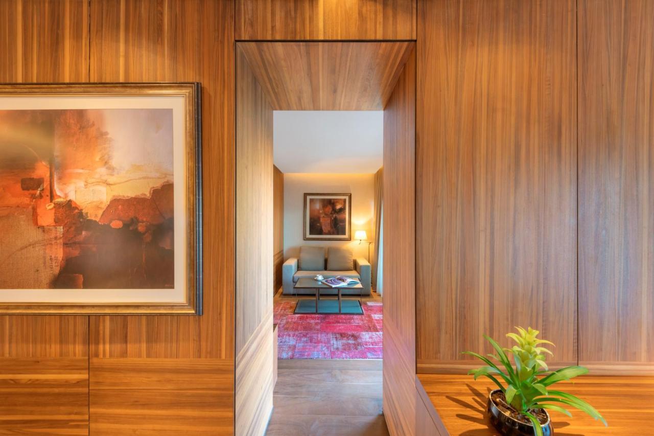 Superior Suite with Partial Sea View