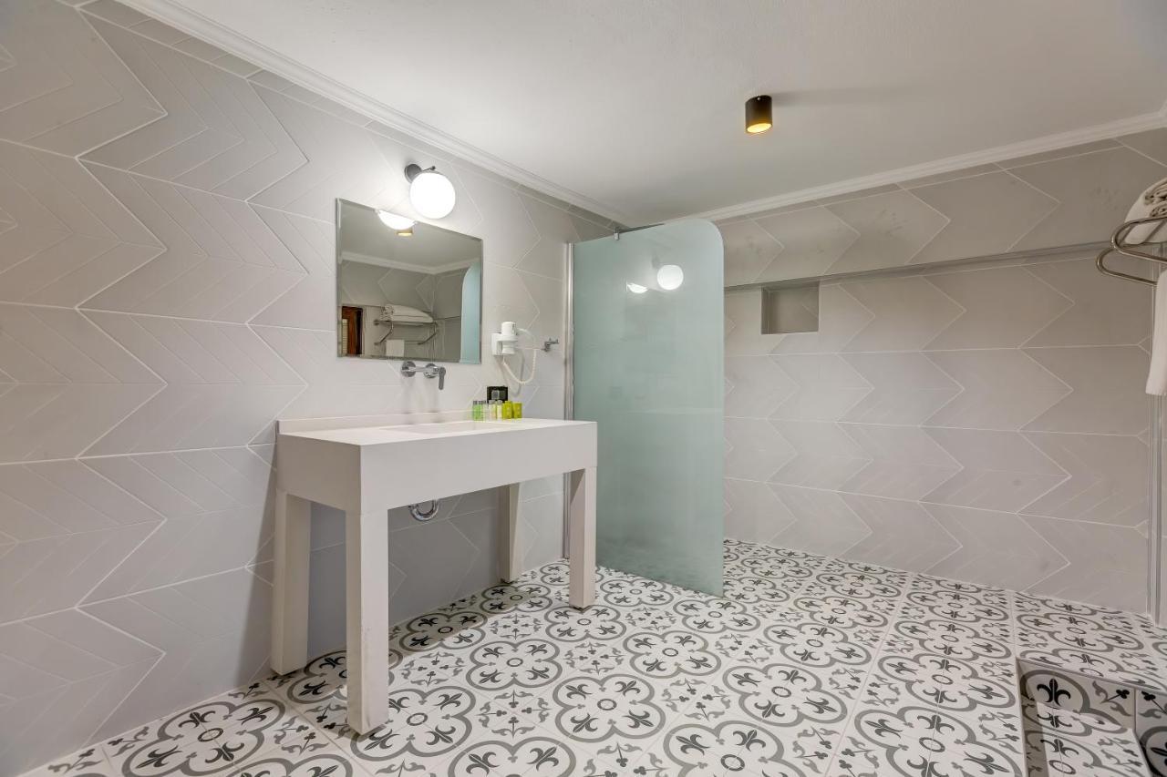 Deluxe Double Room with Balcony and Sea View