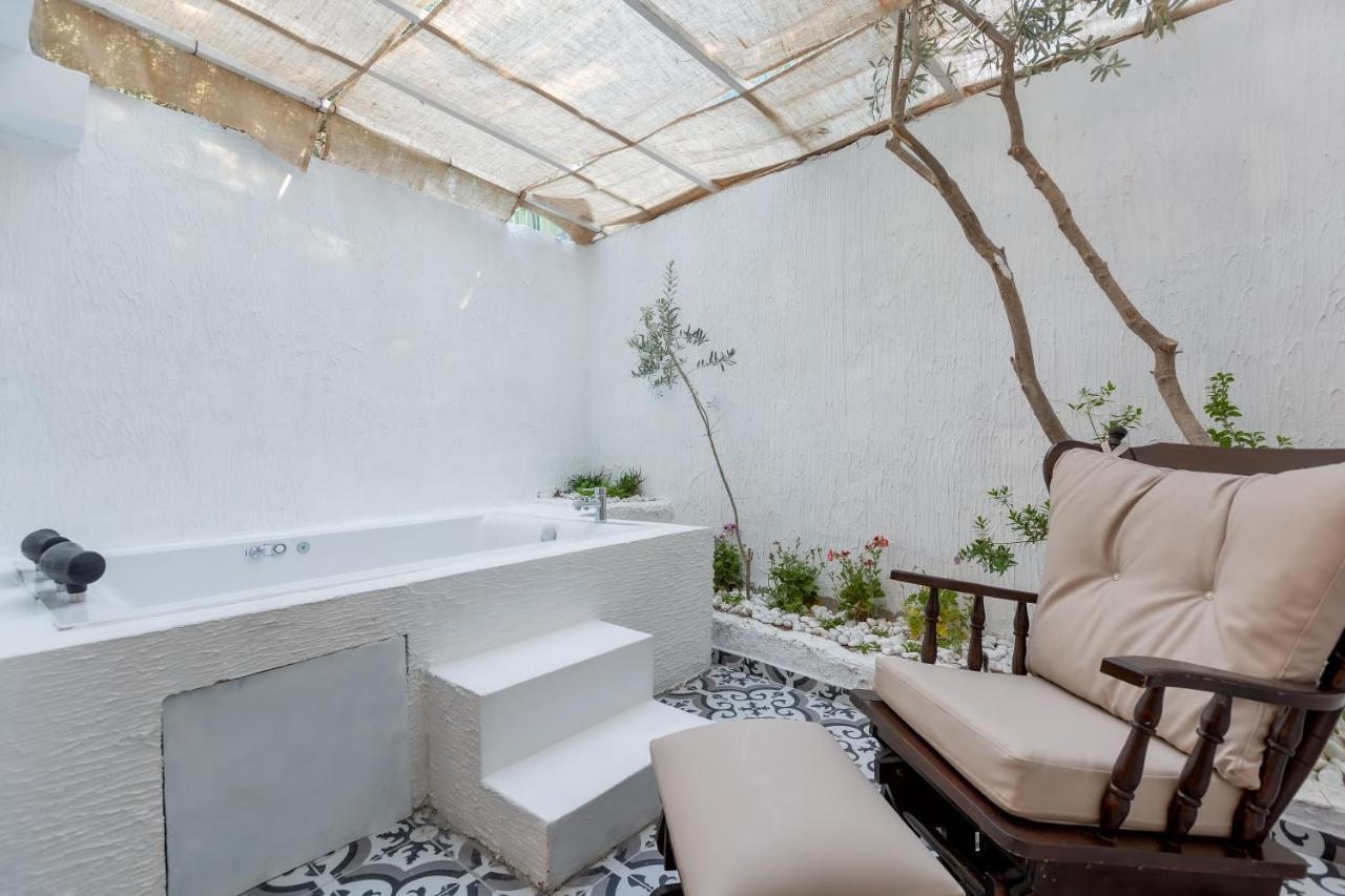 Queen Room with Spa Bath