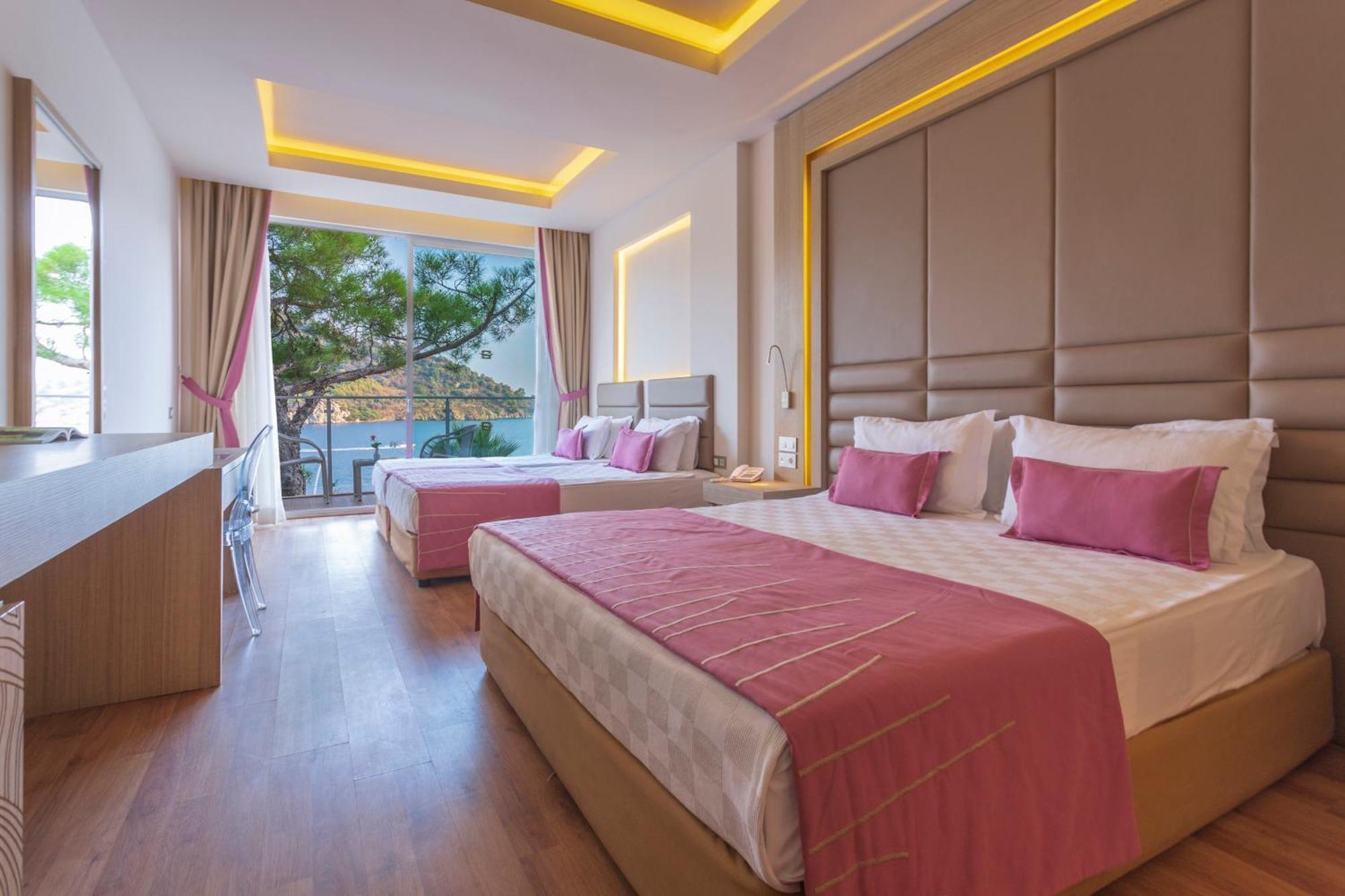 Quadruple Room with Sea View,1678656355:JPEG