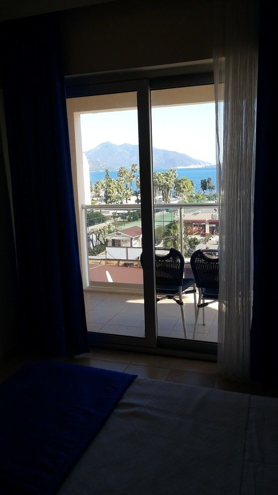 Doppelzimmer mit Balkon und Meerblick