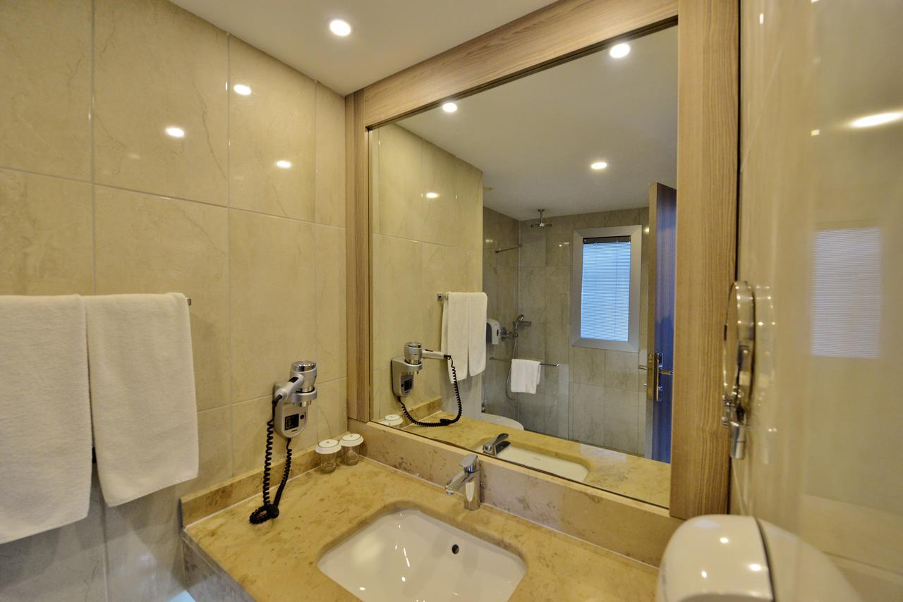 Standard Room with Partial Sea View