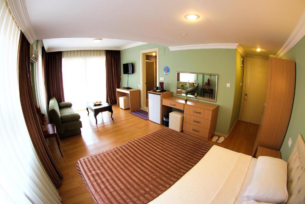 Suite (2 Adults + 1 Child)