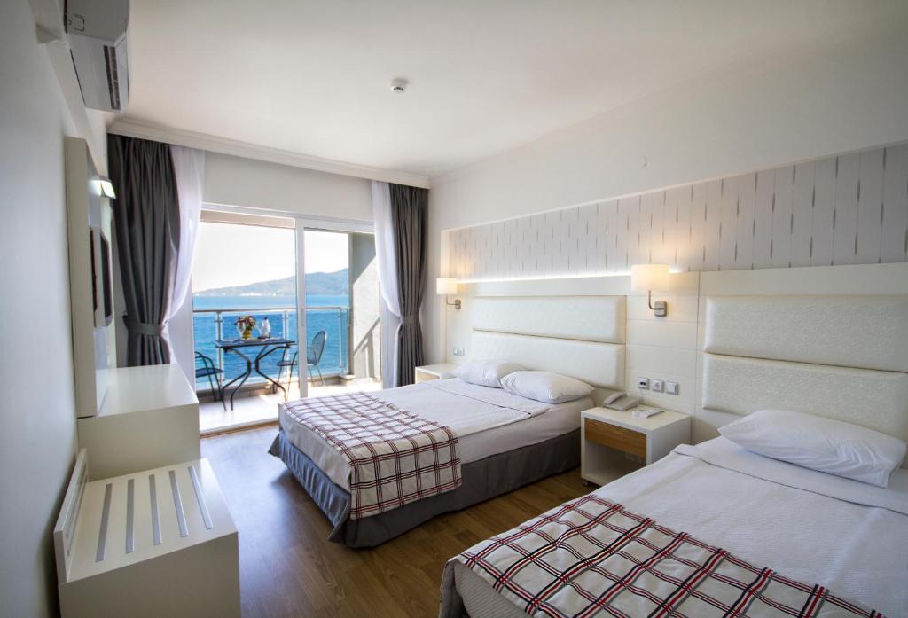 Standard Room with Sea View