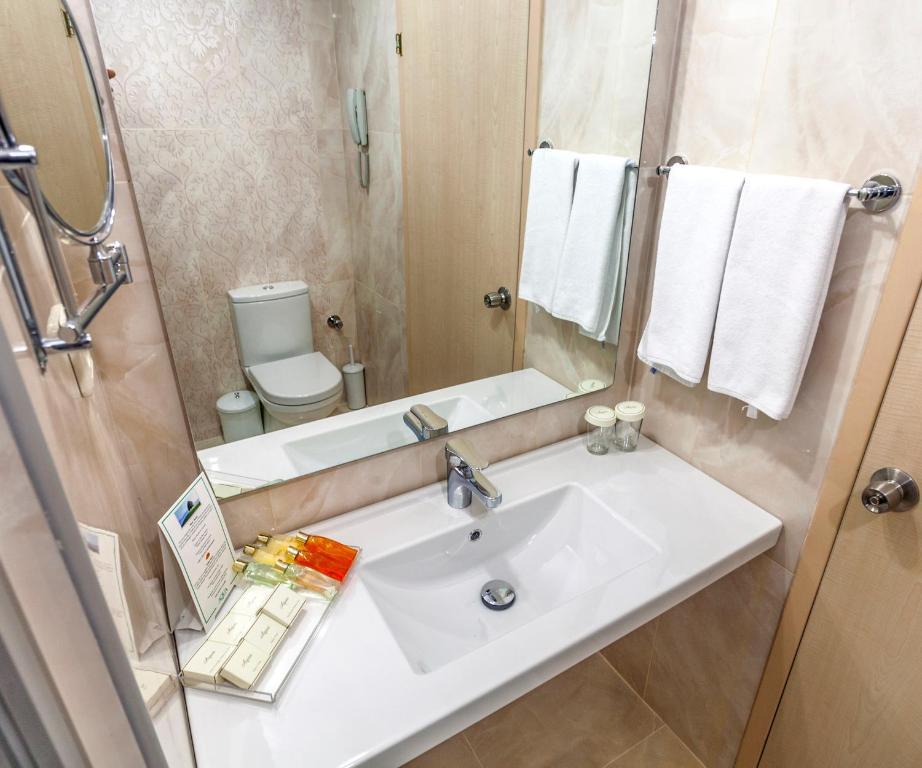 Standard Doppel- oder Zweibettzimmer mit Landblick (2 Erwachsene + 1 Kind)