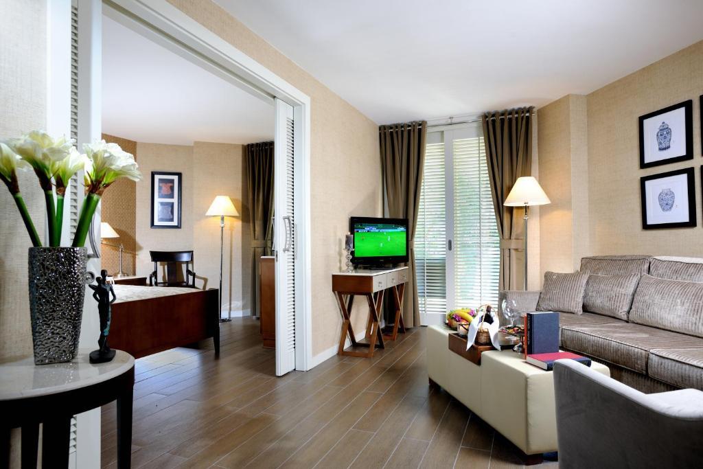 King Suite,814749503:JPEG