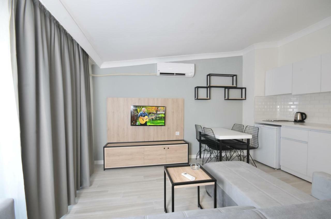 Deluxe Studio
