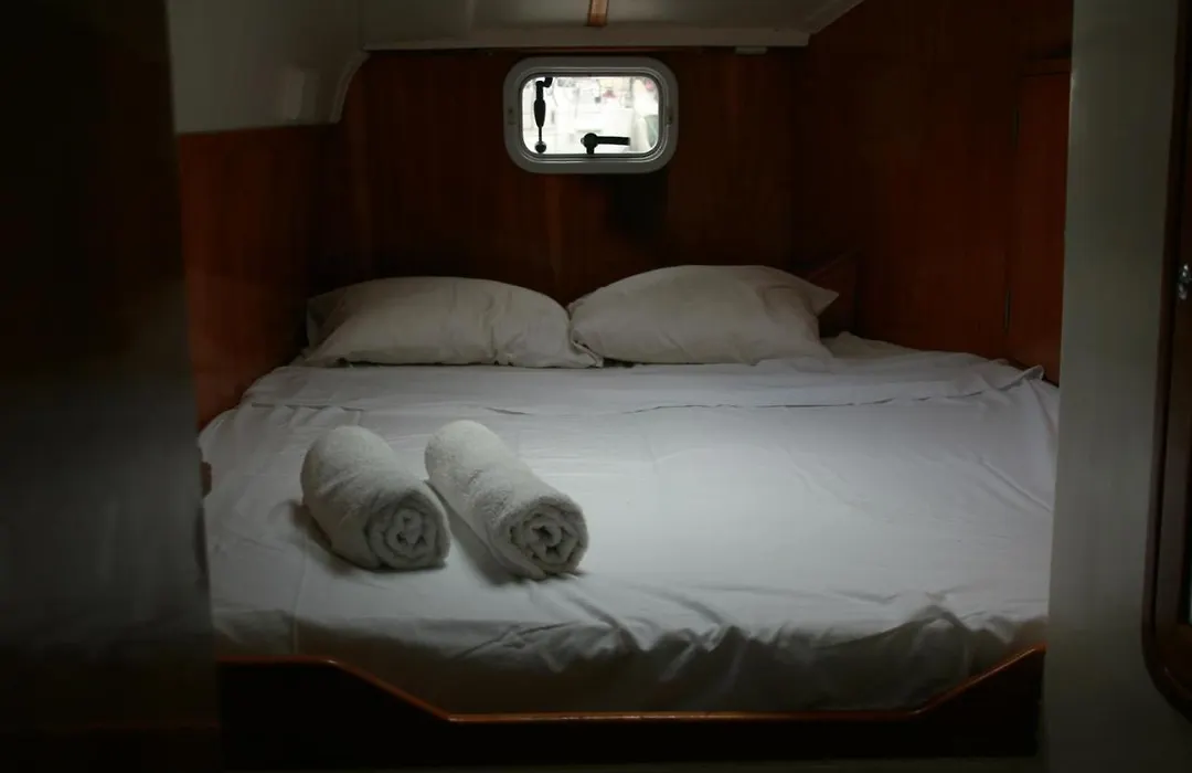On Y Va , Delightful 3 Bedroom Catarmaran, With Skipper-1