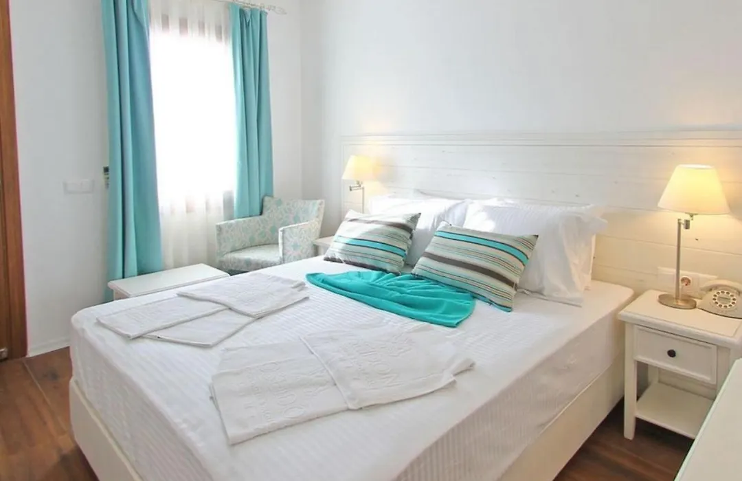 Big Poseidon Boutique Hotel & Yacht Club-1