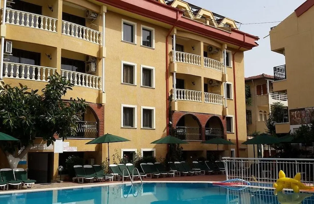 Maxwell Holiday Club-1