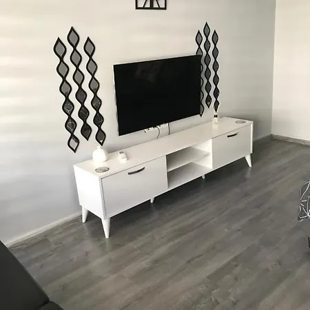 Lovely Studio In Excellent Central Location 1 Min Walk To Beach With Air/Con-2