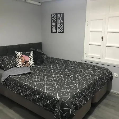Lovely Studio In Excellent Central Location 1 Min Walk To Beach With Air/Con-3