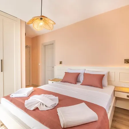 Villa Sakiz Marmaris Soeguet'De Oezel Havuzlu Kiralik Villa-2