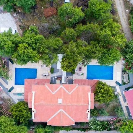 Sleeps 8, Villa Close To Sea With A Private Pool - Awz 261-3