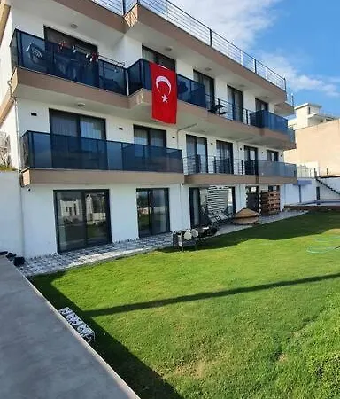 Sleeps 4, Holiday Flat With Shared Pool - Awz 255-2