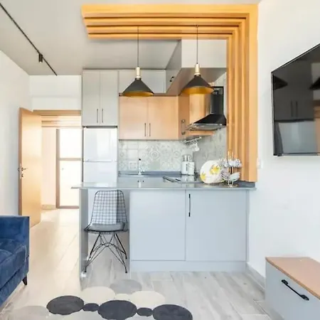 Sleeps 4, Holiday Flat With Shared Pool - Awz 255-3
