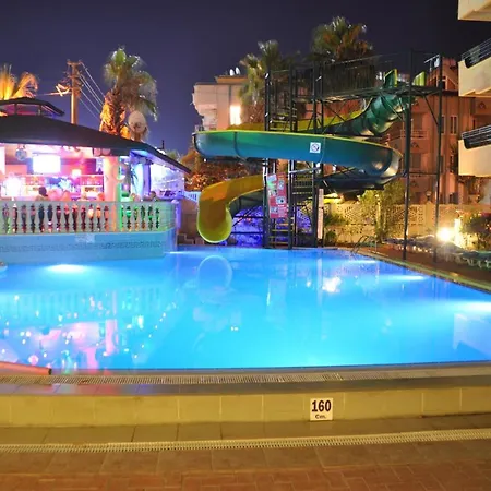 Maxwell Holiday Club-3