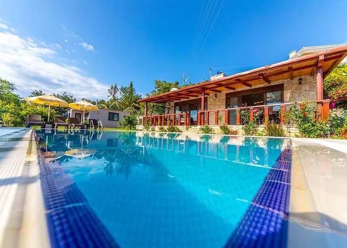 Villa Rose Sogut Daily Weekly Rentals Marmaris met een Zwembad